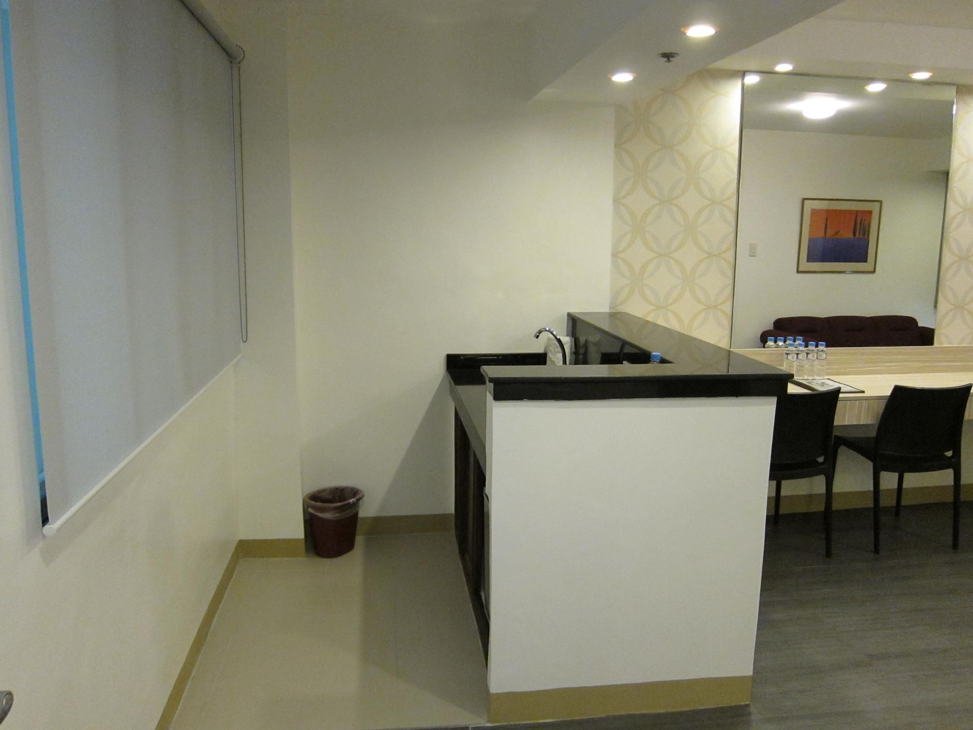 Hotel The Charter House Makati City Exterior foto