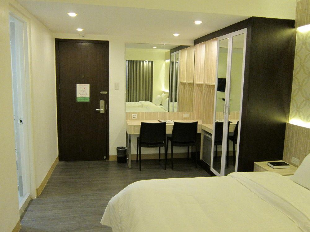 Hotel The Charter House Makati City Exterior foto