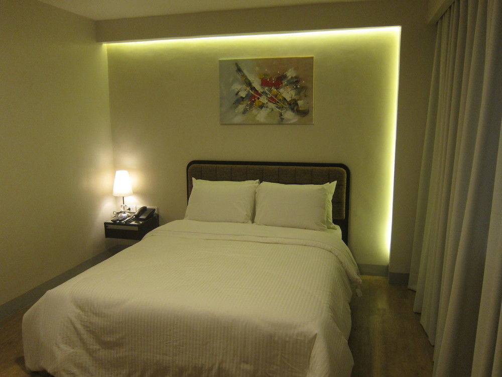 Hotel The Charter House Makati City Exterior foto